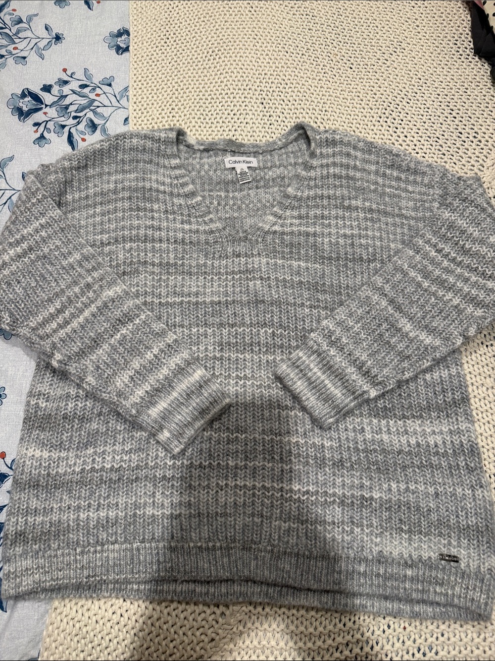 Calvin Klein Men’s Light Gray Marled V-Neck Sweater